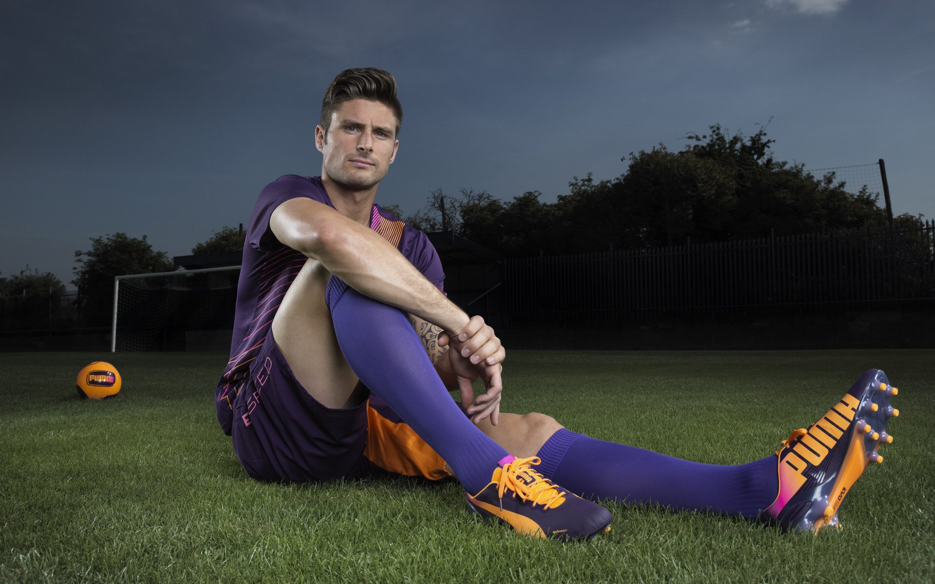 线上“虚拟骑行穿越名胜赛” 屏幕上游览世界风景